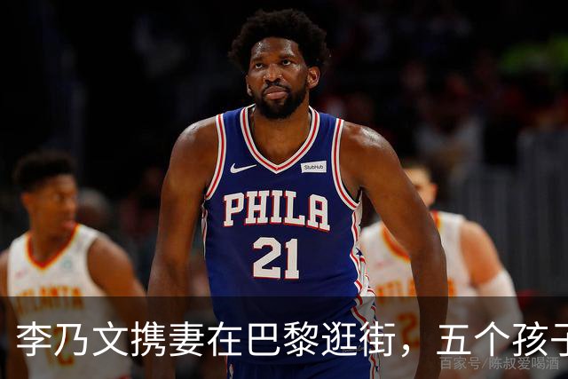 李乃文携妻在巴黎逛街，五个孩子的家庭幸福感让人向往